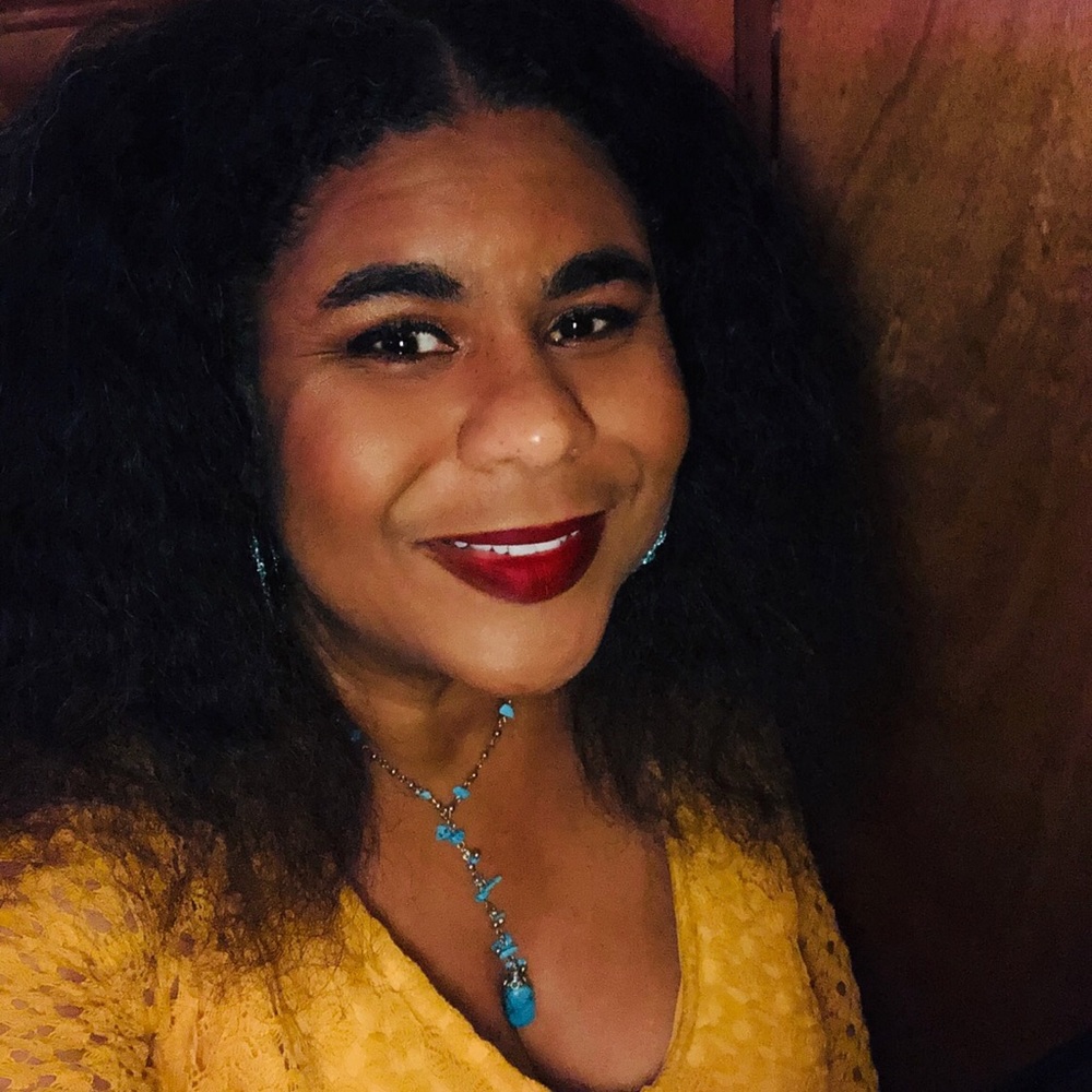Meet your Posher, Denise